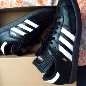 Adidas sambas size 11